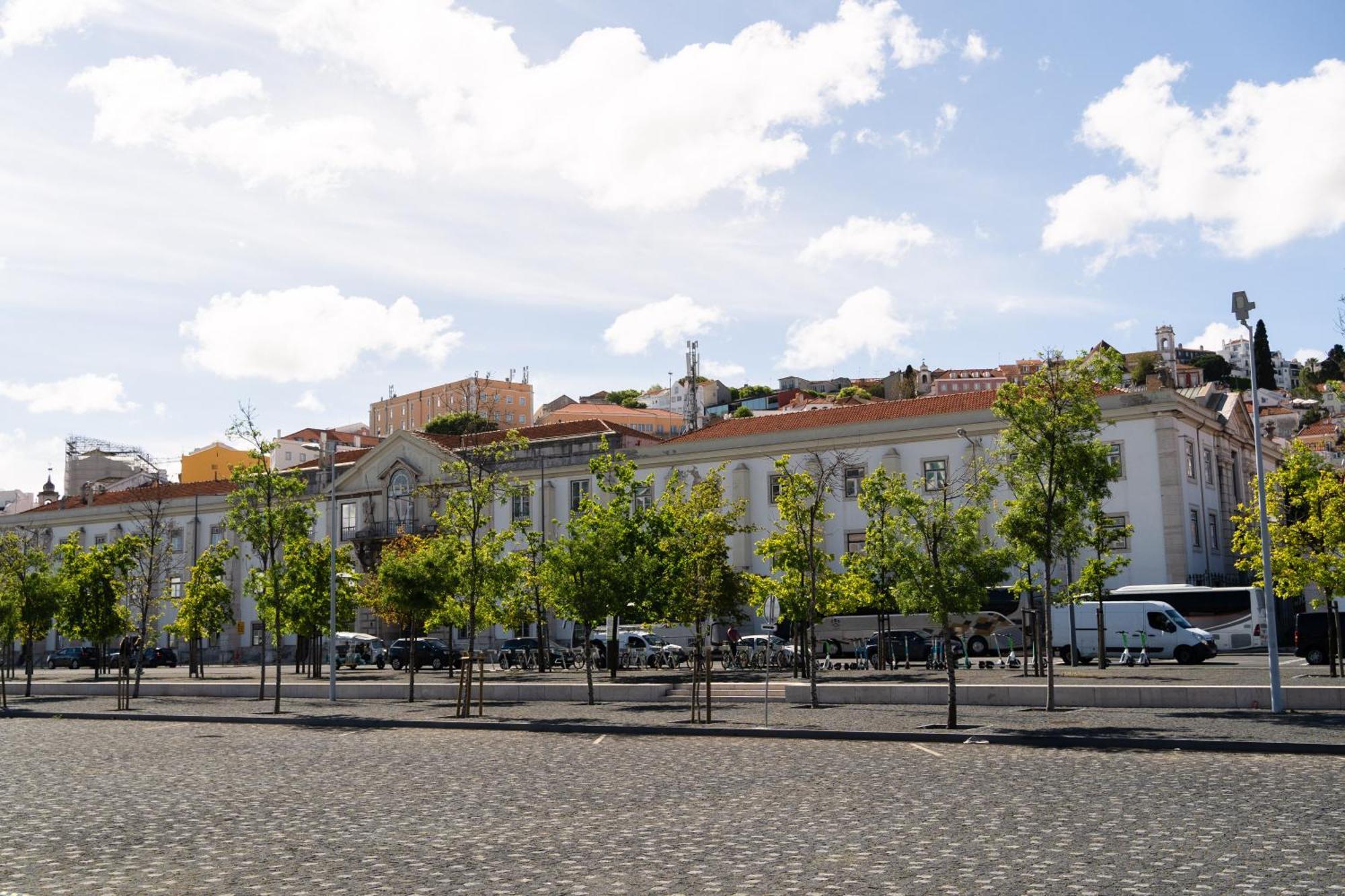 Apartment Modern 41br With Art & Tagus River Views Lisbon