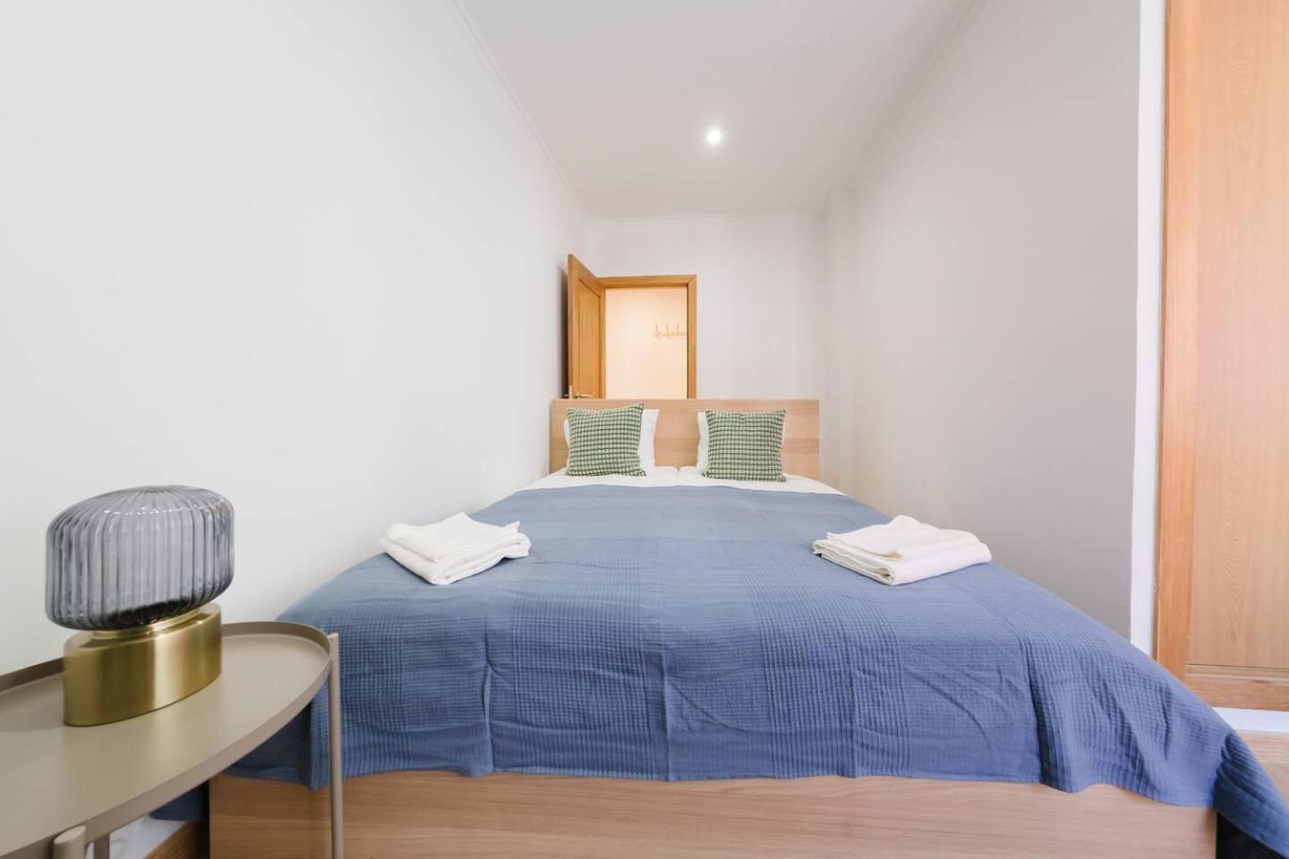 Modern 41br With Art & Tagus River Views Lisbon