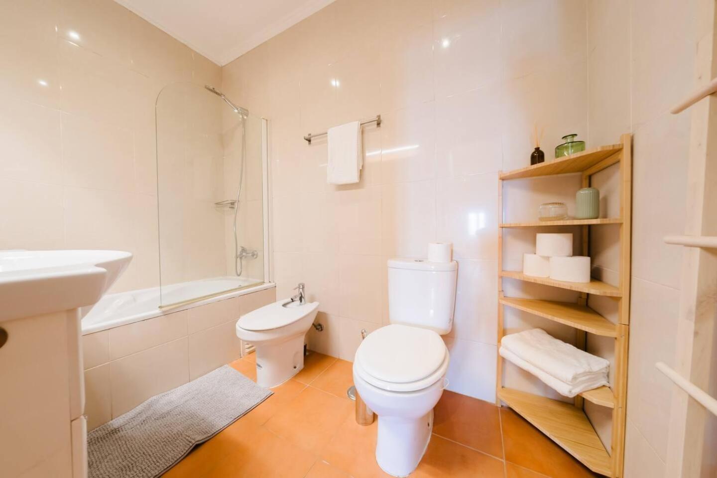 Apartment Modern 41br With Art & Tagus River Views Lisbon
